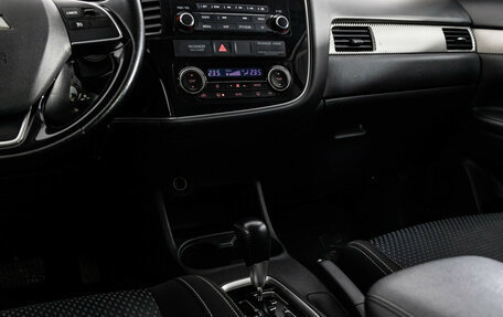 Mitsubishi Outlander III рестайлинг 3, 2016 год, 1 449 000 рублей, 11 фотография