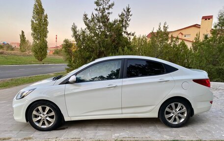 Hyundai Solaris II рестайлинг, 2011 год, 980 000 рублей, 20 фотография