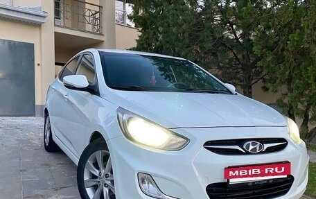 Hyundai Solaris II рестайлинг, 2011 год, 980 000 рублей, 23 фотография