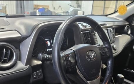 Toyota RAV4, 2019 год, 2 300 000 рублей, 2 фотография