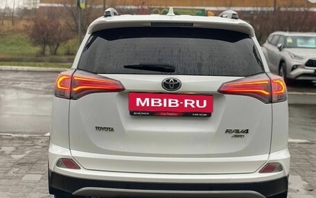 Toyota RAV4, 2018 год, 2 239 000 рублей, 6 фотография