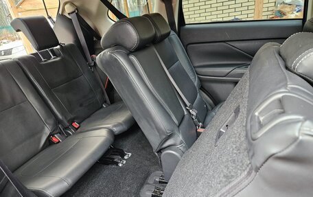 Mitsubishi Outlander III рестайлинг 3, 2019 год, 2 600 000 рублей, 7 фотография