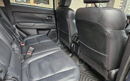 Mitsubishi Outlander III рестайлинг 3, 2019 год, 2 600 000 рублей, 8 фотография