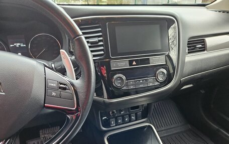 Mitsubishi Outlander III рестайлинг 3, 2019 год, 2 600 000 рублей, 11 фотография