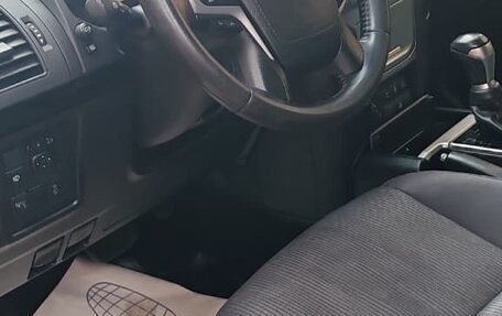 Toyota Land Cruiser Prado 150 рестайлинг 2, 2018 год, 4 800 000 рублей, 7 фотография