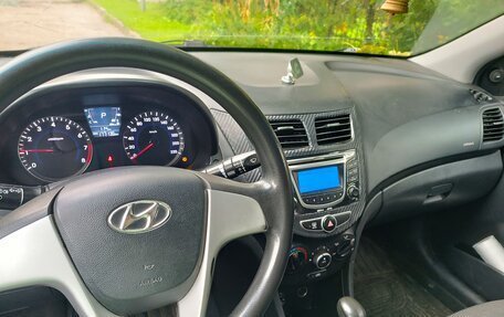 Hyundai Solaris II рестайлинг, 2012 год, 620 000 рублей, 4 фотография