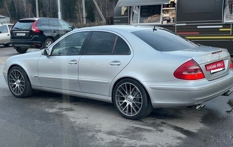 Mercedes-Benz E-Класс, 2005 год, 1 450 000 рублей, 4 фотография