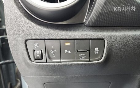 Hyundai Kona I, 2022 год, 1 460 000 рублей, 7 фотография