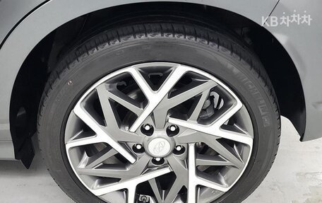 Hyundai Kona I, 2022 год, 1 460 000 рублей, 10 фотография