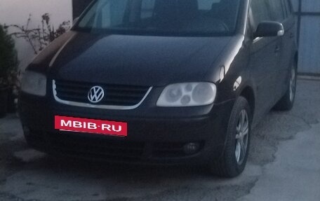 Volkswagen Touran III, 2003 год, 600 000 рублей, 3 фотография