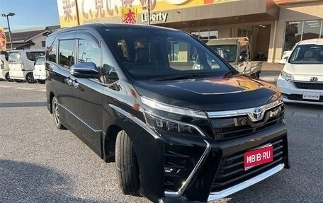 Toyota Voxy III, 2021 год, 2 270 000 рублей, 1 фотография