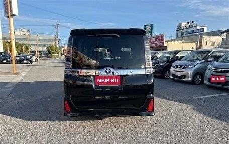 Toyota Voxy III, 2021 год, 2 270 000 рублей, 4 фотография