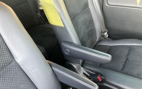 Toyota Voxy III, 2021 год, 2 270 000 рублей, 14 фотография