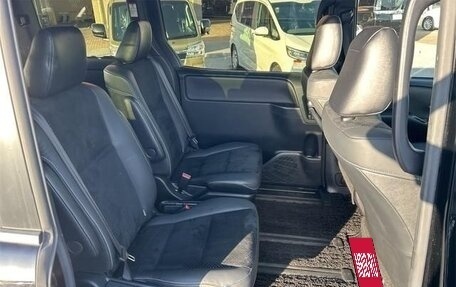 Toyota Voxy III, 2021 год, 2 270 000 рублей, 13 фотография