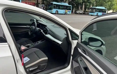 Volkswagen Golf VIII, 2024 год, 2 020 000 рублей, 8 фотография