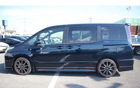 Toyota Noah III, 2017 год, 2 206 000 рублей, 6 фотография