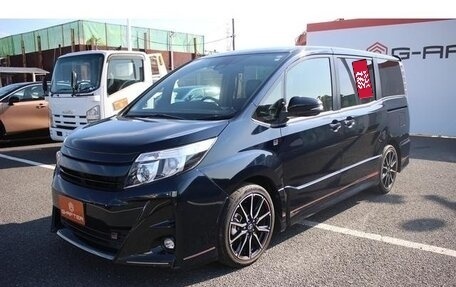 Toyota Noah III, 2017 год, 2 206 000 рублей, 5 фотография
