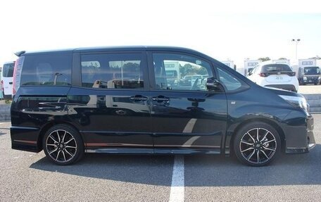 Toyota Noah III, 2017 год, 2 206 000 рублей, 10 фотография