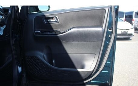 Toyota Noah III, 2017 год, 2 206 000 рублей, 11 фотография