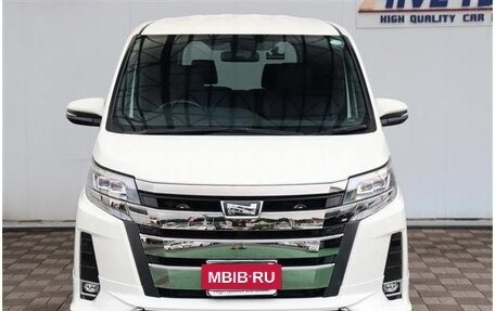 Toyota Noah III, 2019 год, 2 426 000 рублей, 3 фотография