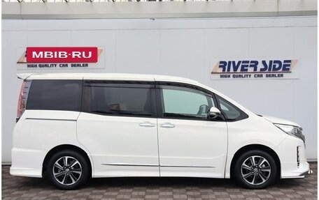 Toyota Noah III, 2019 год, 2 426 000 рублей, 5 фотография