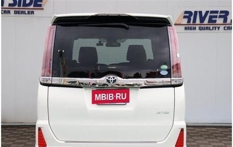 Toyota Noah III, 2019 год, 2 426 000 рублей, 7 фотография