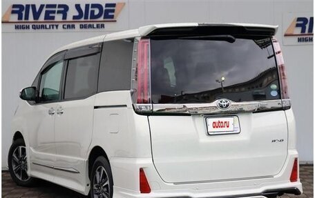 Toyota Noah III, 2019 год, 2 426 000 рублей, 8 фотография