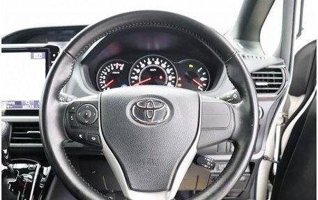 Toyota Noah III, 2019 год, 2 426 000 рублей, 12 фотография