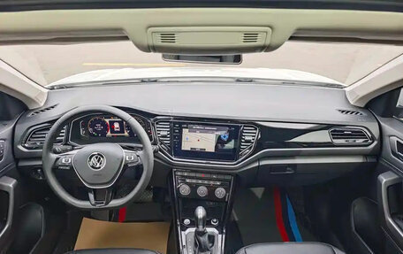 Volkswagen T-Roc I, 2022 год, 1 700 213 рублей, 12 фотография