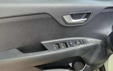 KIA Stonic, 2020 год, 1 550 000 рублей, 17 фотография