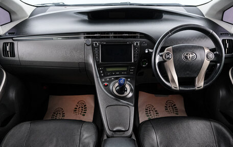 Toyota Prius, 2011 год, 949 000 рублей, 9 фотография