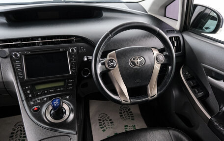 Toyota Prius, 2011 год, 949 000 рублей, 8 фотография