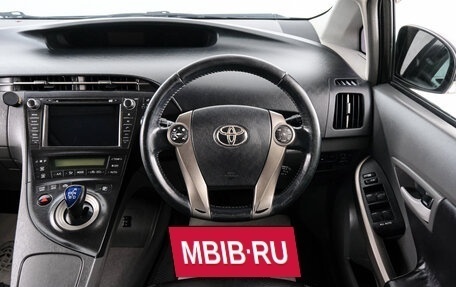 Toyota Prius, 2011 год, 949 000 рублей, 13 фотография