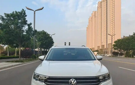 Volkswagen T-Roc I, 2021 год, 1 525 000 рублей, 2 фотография