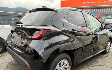 Toyota Yaris, 2022 год, 1 160 000 рублей, 3 фотография