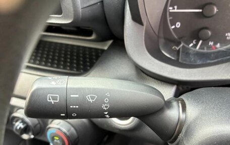 Toyota Yaris, 2022 год, 1 160 000 рублей, 9 фотография