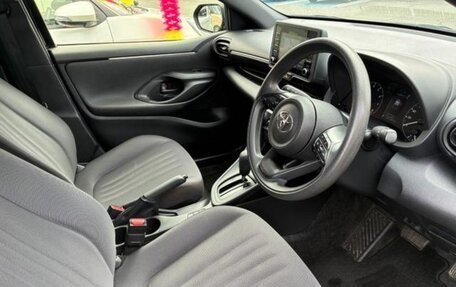 Toyota Yaris, 2022 год, 1 160 000 рублей, 6 фотография