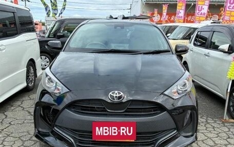 Toyota Yaris, 2022 год, 1 160 000 рублей, 2 фотография