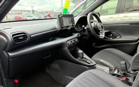 Toyota Yaris, 2022 год, 1 160 000 рублей, 15 фотография