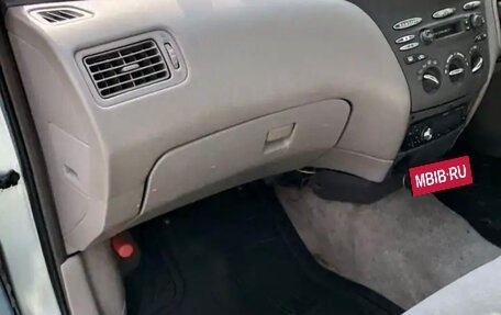 Toyota Prius IV XW50, 1999 год, 250 000 рублей, 4 фотография