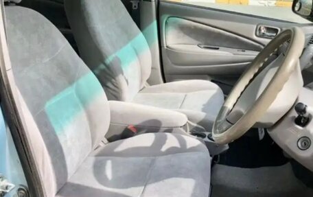 Toyota Prius IV XW50, 1999 год, 250 000 рублей, 6 фотография