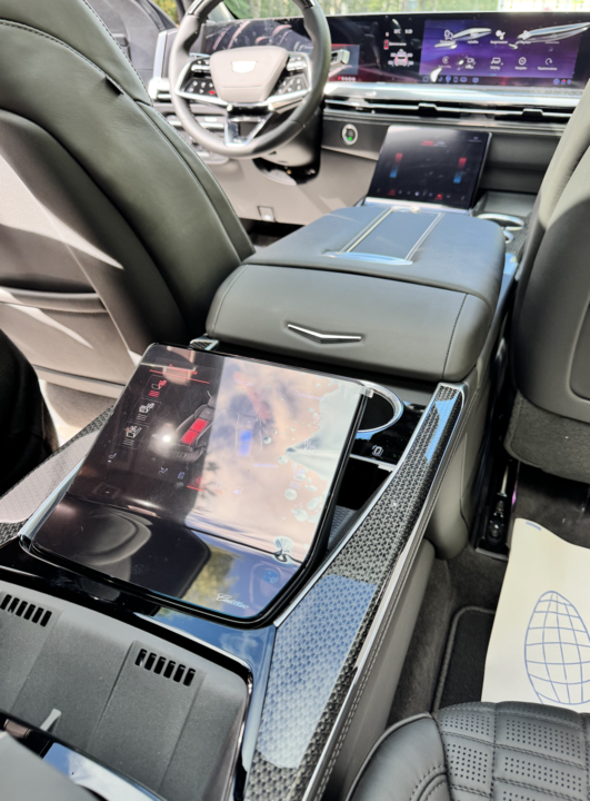 Cadillac Escalade V, 2025 год, 30 000 000 рублей, 43 фотография