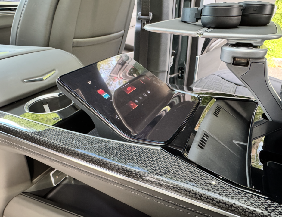 Cadillac Escalade V, 2025 год, 30 000 000 рублей, 50 фотография