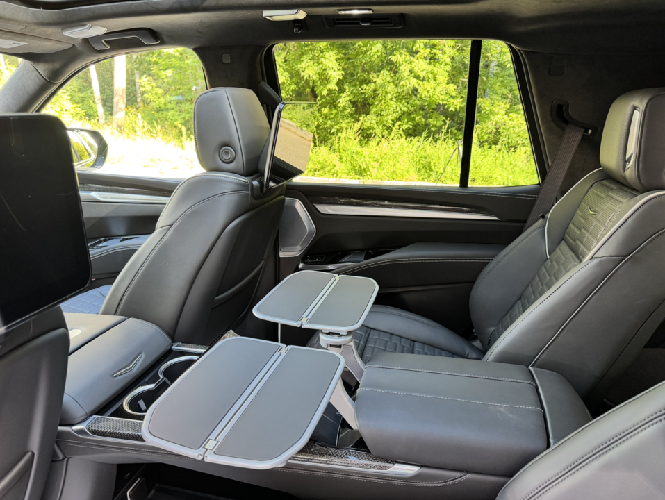 Cadillac Escalade V, 2025 год, 30 000 000 рублей, 32 фотография