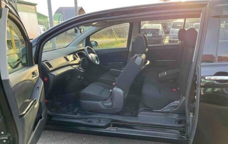 Toyota ISis I, 2014 год, 1 380 000 рублей, 4 фотография