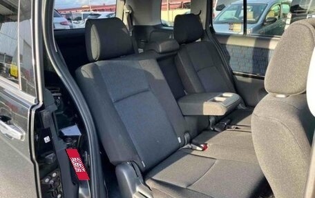 Toyota ISis I, 2014 год, 1 380 000 рублей, 10 фотография