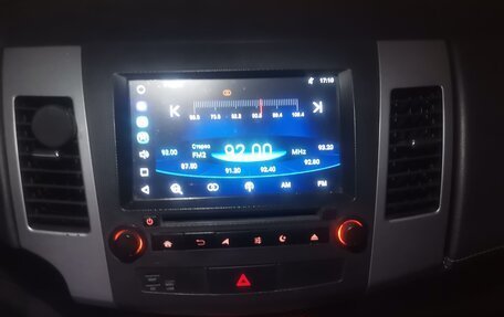 Mitsubishi Outlander III рестайлинг 3, 2011 год, 1 850 000 рублей, 4 фотография