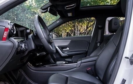 Mercedes-Benz A-Класс, 2021 год, 1 800 000 рублей, 10 фотография