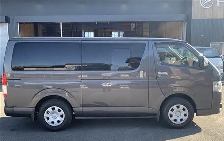 Toyota HiAce H200, 2021 год, 3 729 000 рублей, 3 фотография