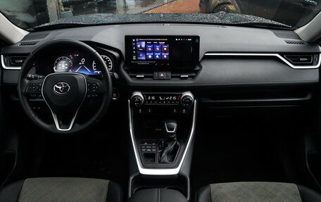 Toyota RAV4, 2024 год, 4 450 000 рублей, 13 фотография